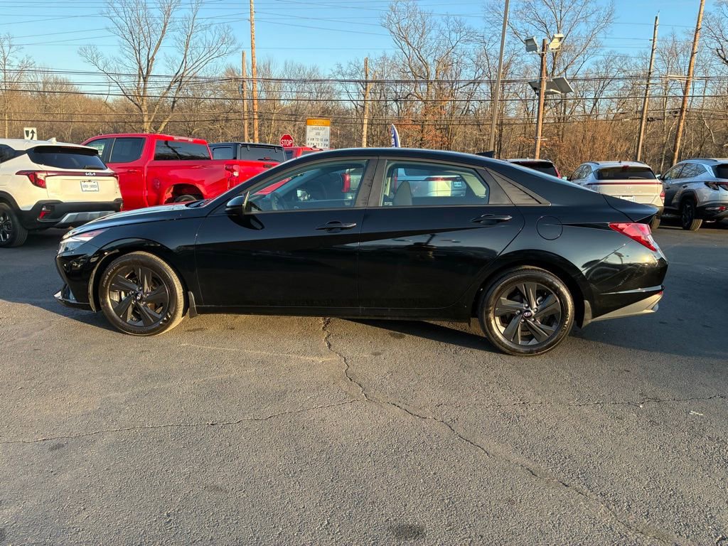 Used 2023 Hyundai Elantra SEL image 4