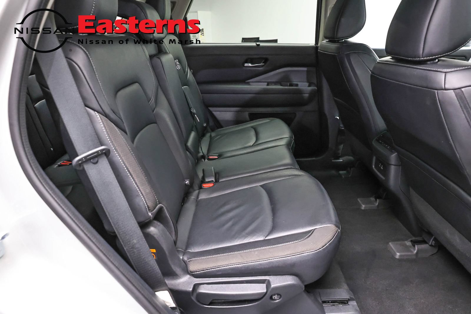 Used 2023 Nissan Pathfinder SL AWD/4WD image 22