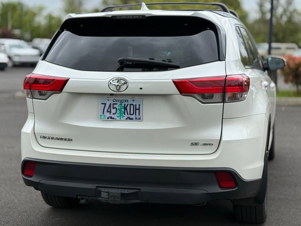 Used 2017 Toyota Highlander SE AWD/4WD image 5