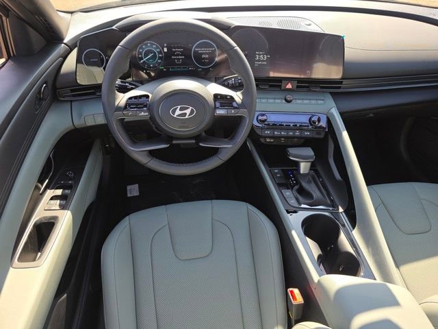 Certified 2025 Hyundai Elantra Limited image 3