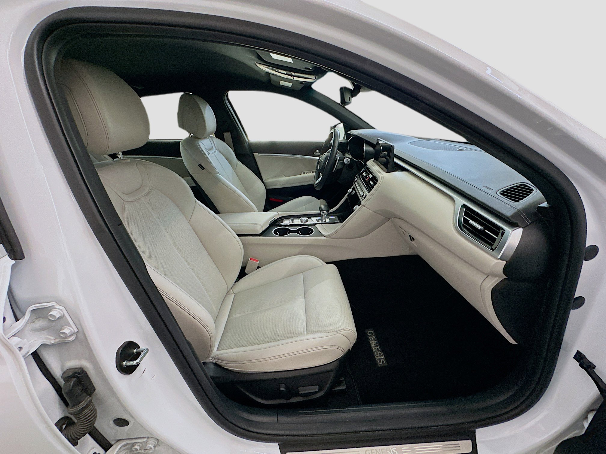 Used 2025 Genesis G70 2.5T image 32