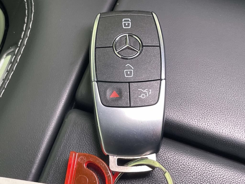 Used 2025 Mercedes-Benz GLS 580 4MATIC image 39