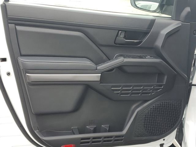 Used 2025 Toyota Tacoma SR5 image 9