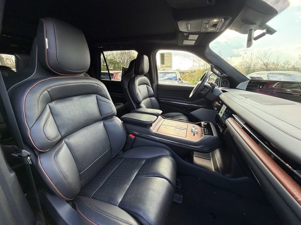 New 2025 Lincoln Navigator L Black Label AWD/4WD image 22