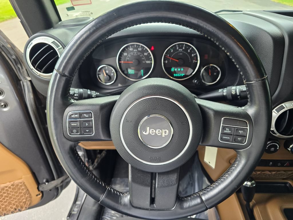 Used 2017 Jeep Wrangler Unlimited Rubicon w/ Connectivity Group AWD/4WD image 28