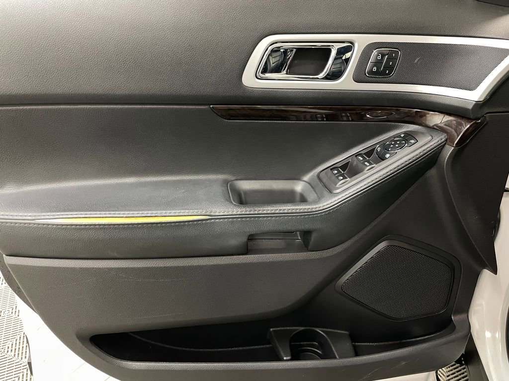Used 2013 Ford Explorer Limited image 24
