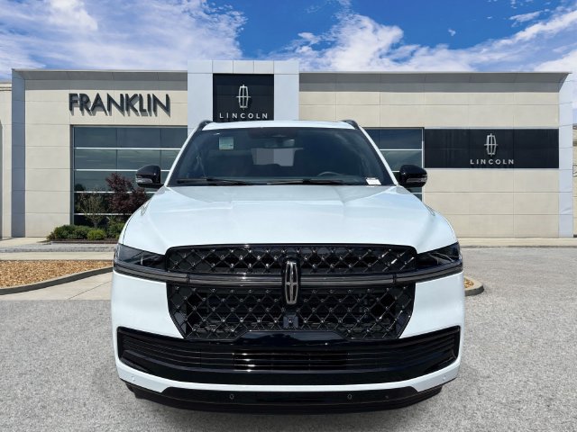 New 2026 Lincoln Navigator L Reserve w/ Jet Appearance Package AWD/4WD image 2