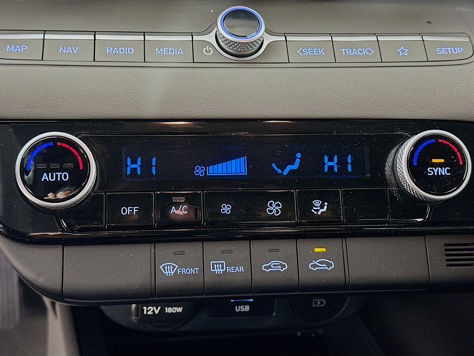 Used 2024 Hyundai Elantra SEL image 21