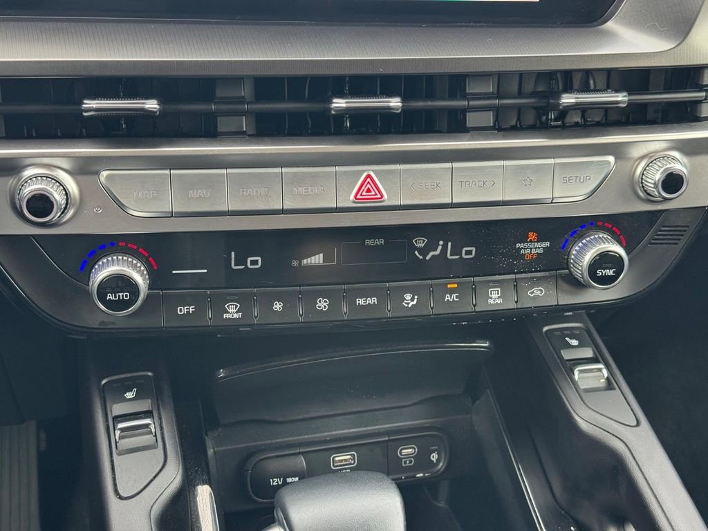 Used 2025 Kia Telluride S FWD image 17