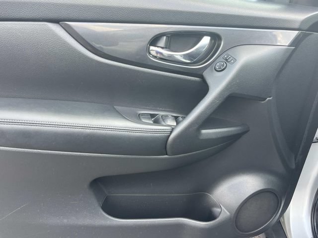 Used 2017 Nissan Rogue S FWD image 20