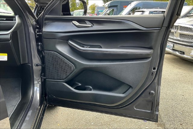 New 2025 Jeep Grand Cherokee L Altitude AWD/4WD image 26
