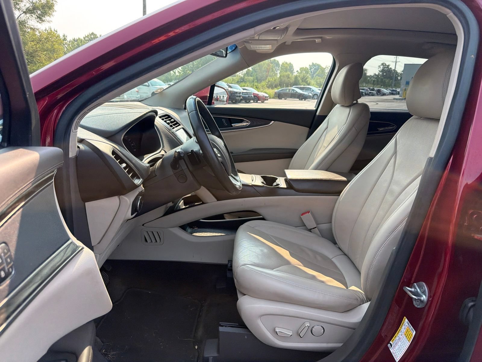 Used 2018 Lincoln MKX Reserve w/ Driver Assistance Package AWD/4WD image 11