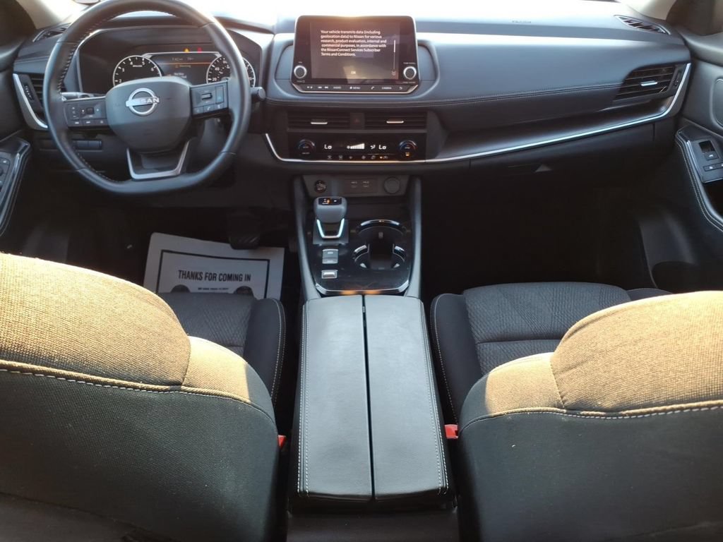 Used 2025 Nissan Rogue SV FWD image 17