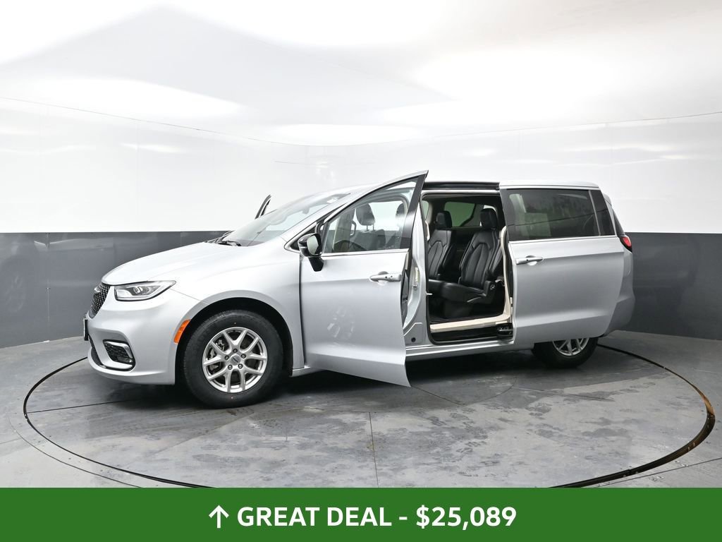 Used 2024 Chrysler Pacifica Touring-L image 61
