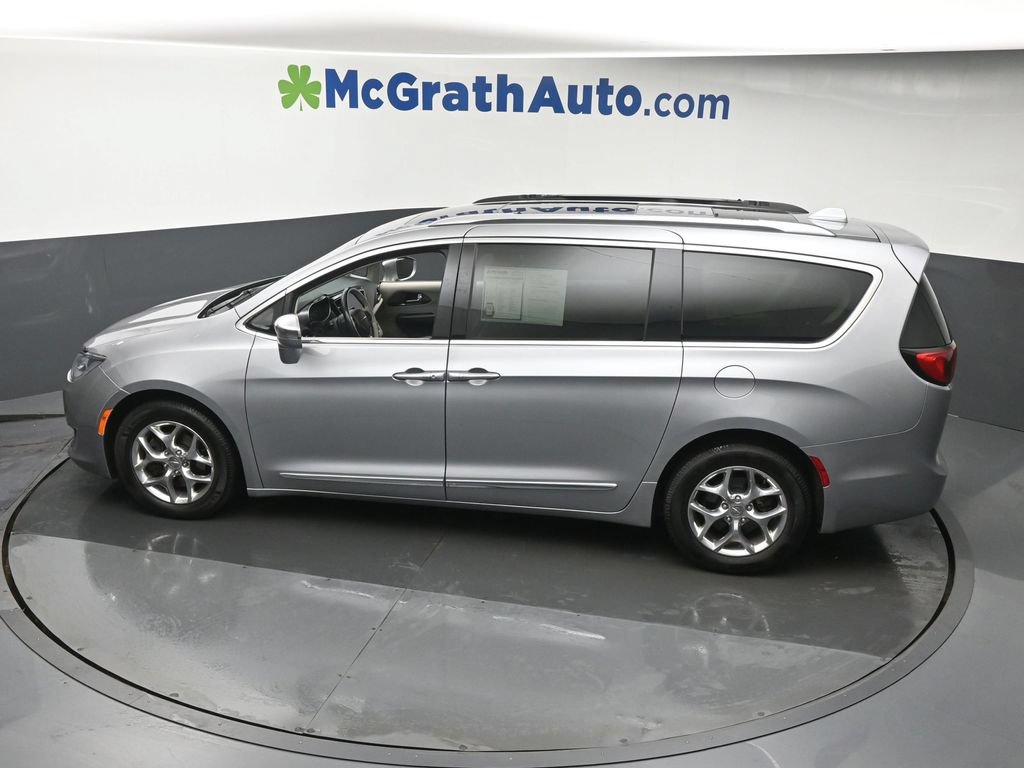 Used 2018 Chrysler Pacifica Limited FWD image 30