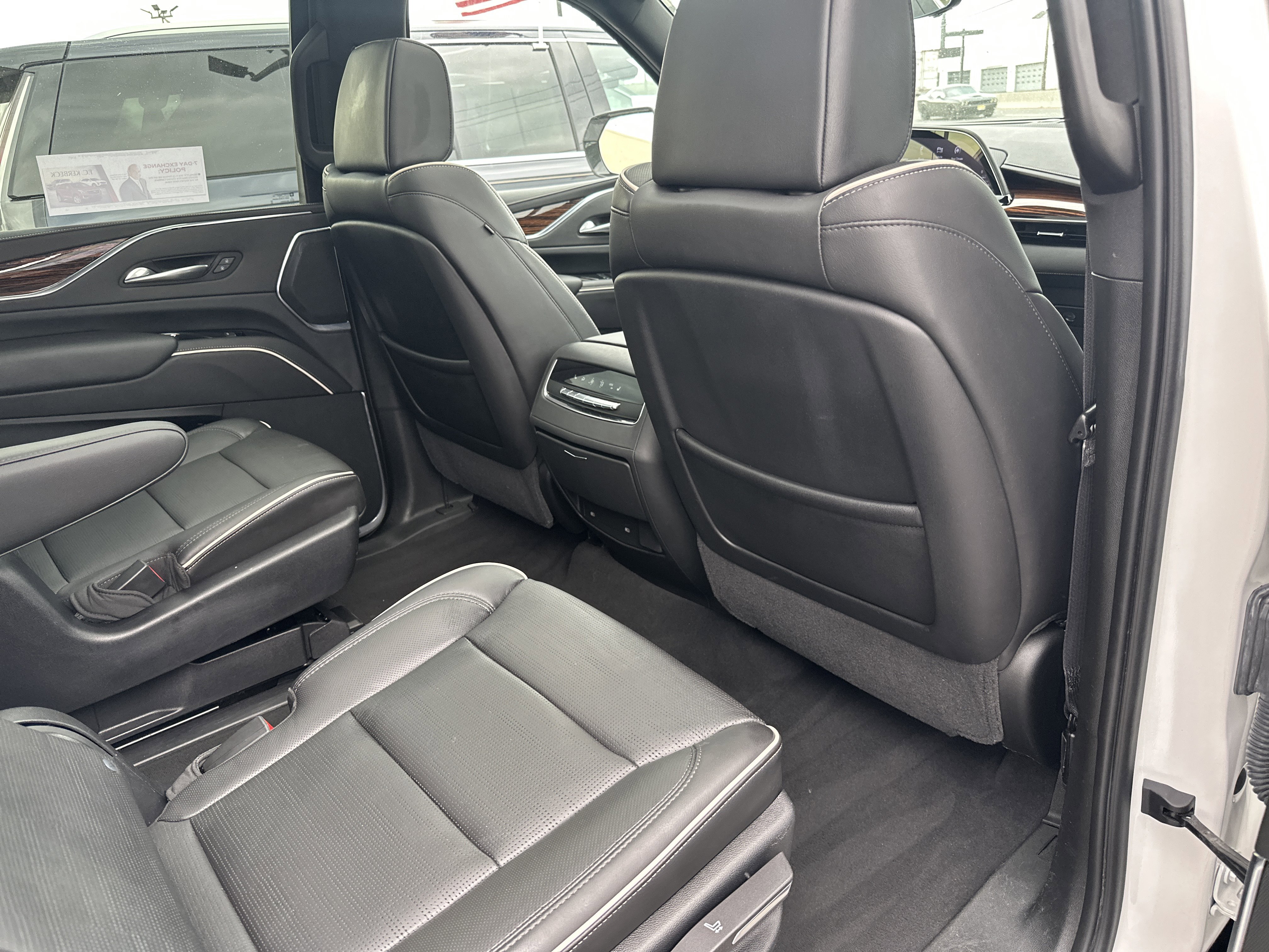 Certified 2021 Cadillac Escalade ESV Premium Luxury image 17
