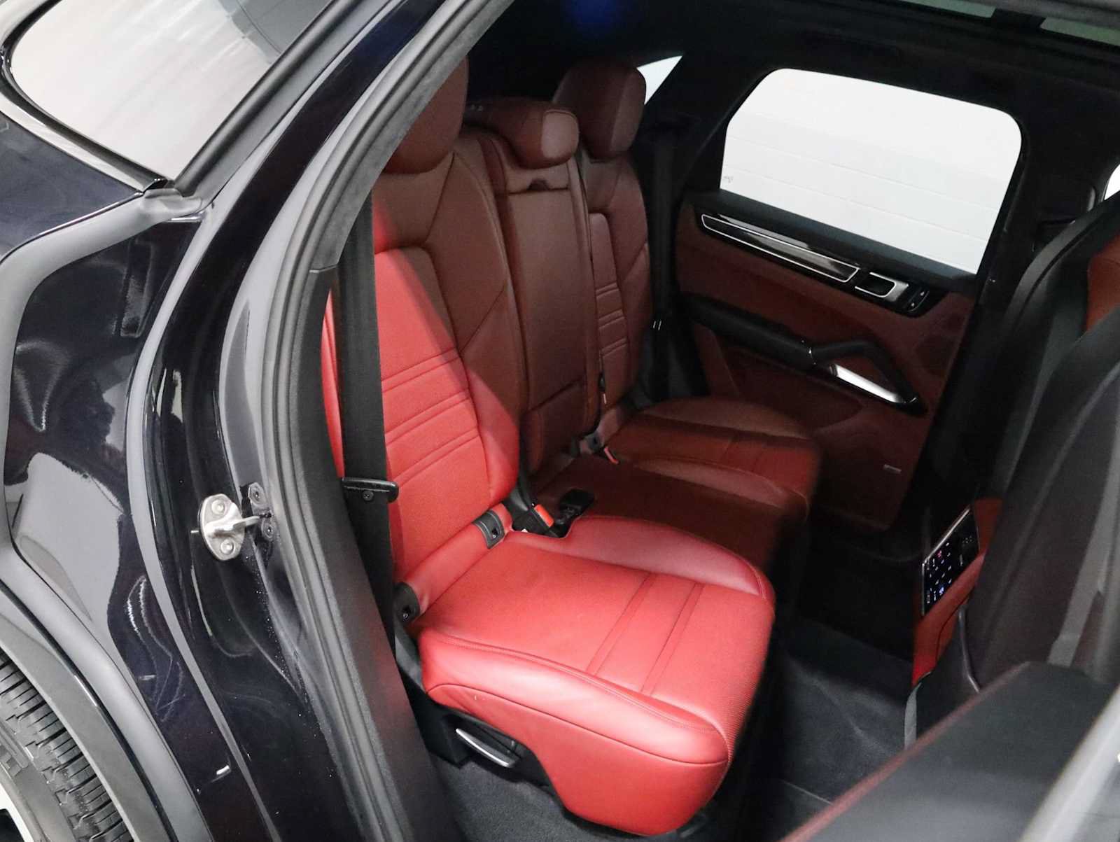 Used 2019 Porsche Cayenne Turbo AWD/4WD image 37