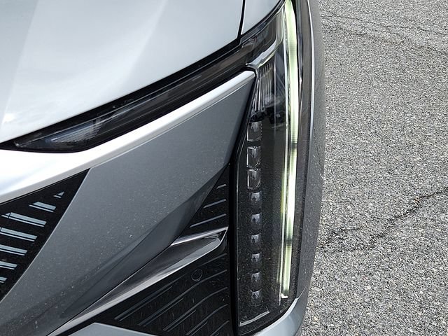 Certified 2025 Cadillac Optiq Luxury 2 AWD/4WD image 9