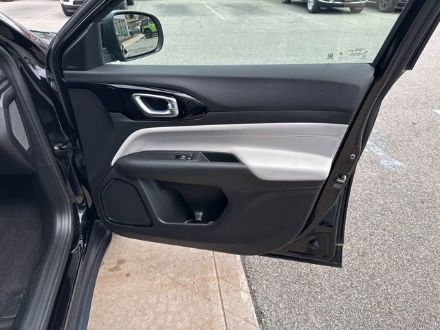 Certified 2023 Jeep Compass Limited image 13