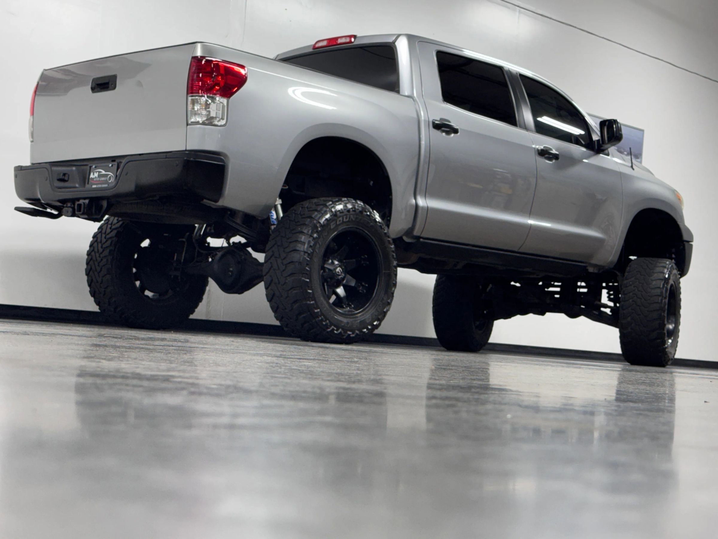 Used 2010 Toyota Tundra Limited AWD/4WD image 4