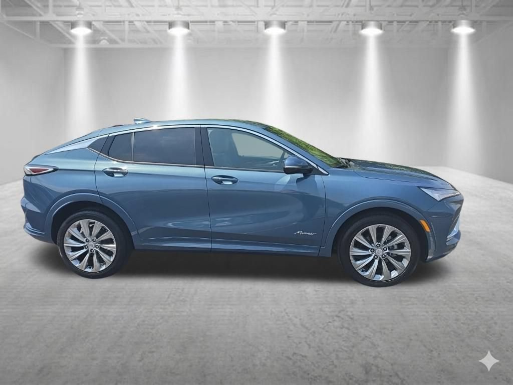 Certified 2025 Buick Envista Avenir FWD image 2