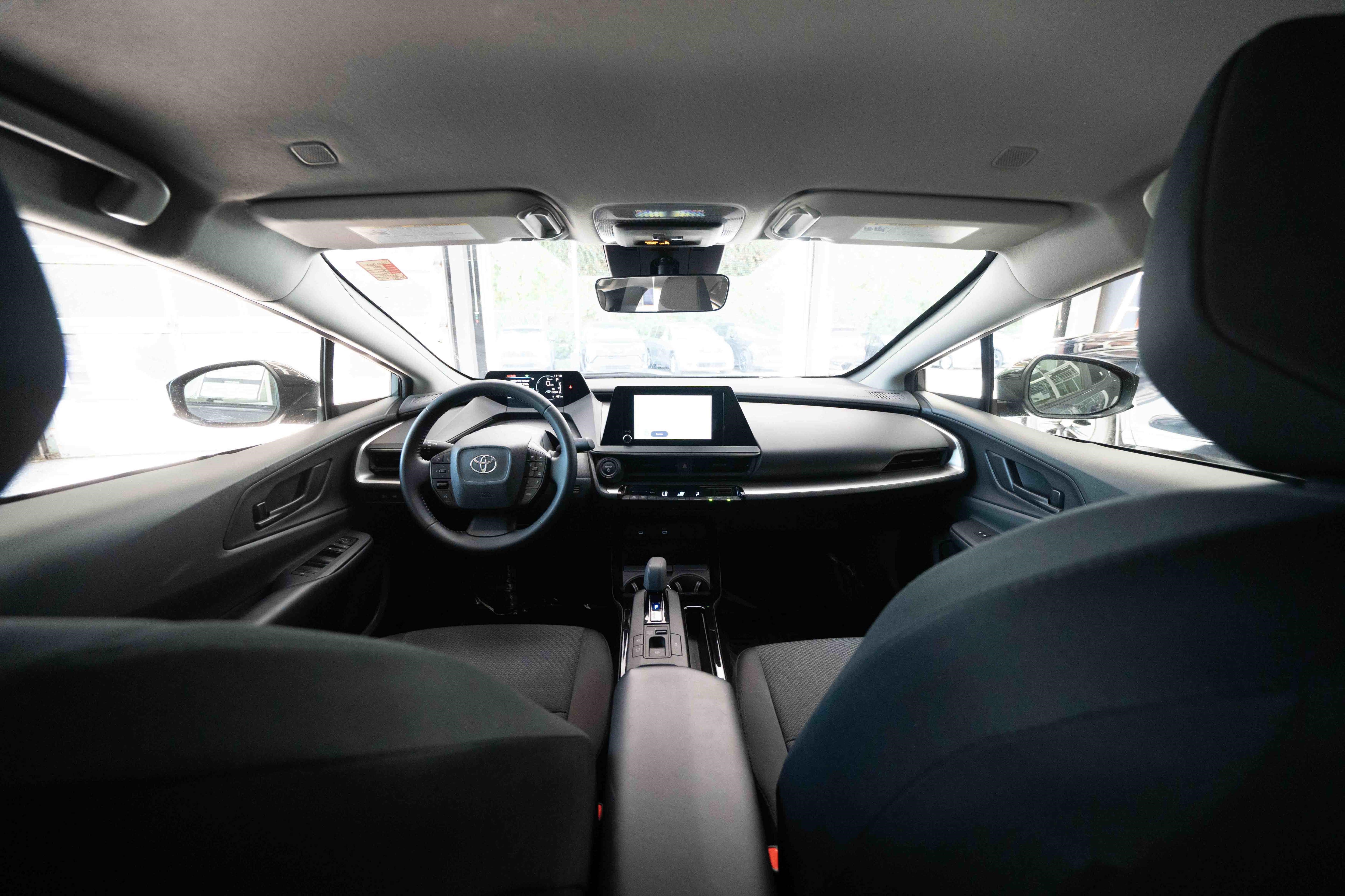 Used 2025 Toyota Prius LE FWD image 19