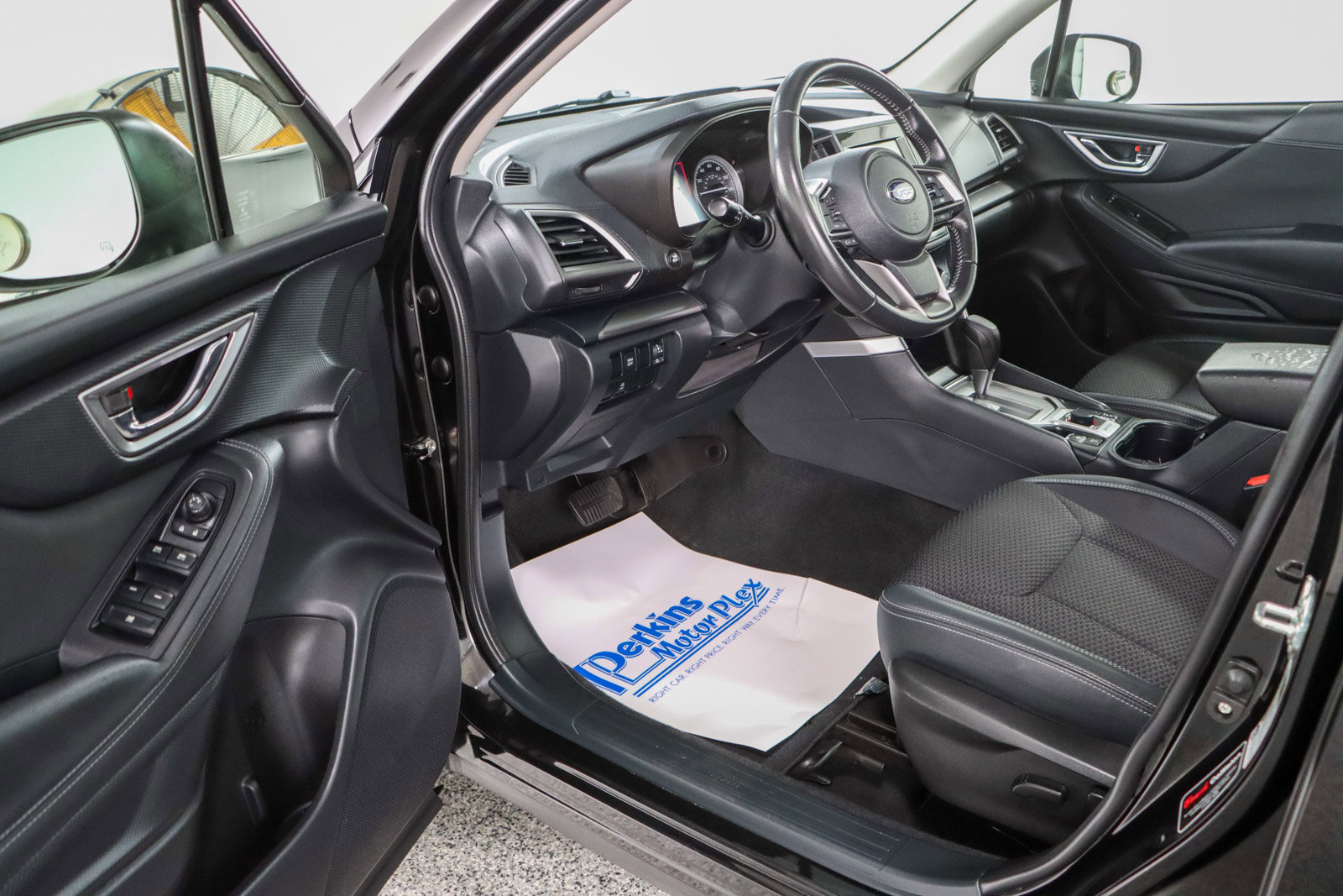 Used 2023 Subaru Forester Premium AWD/4WD image 3
