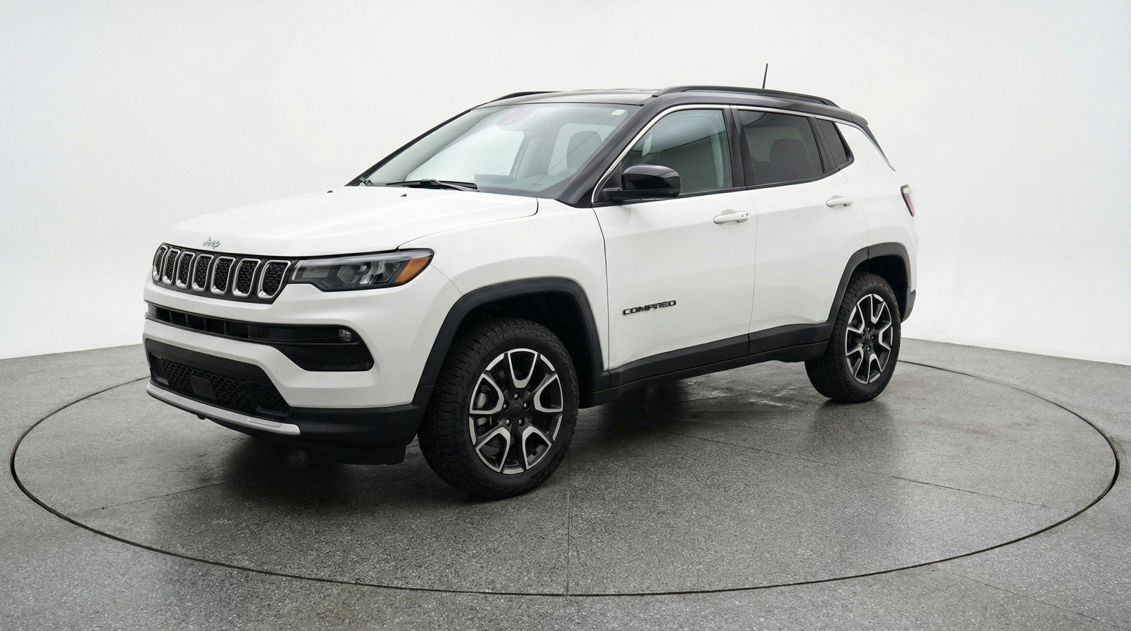 Used 2025 Jeep Compass Trailhawk image 3