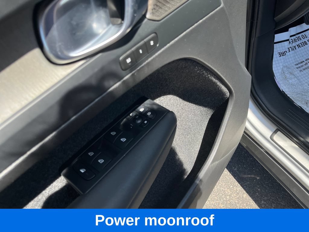Used 2023 Volvo XC40 B5 Plus AWD/4WD image 12