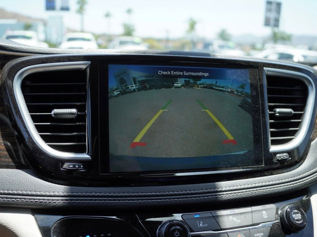 Used 2023 Chrysler Pacifica Limited image 16