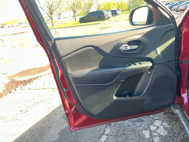 Used 2016 Jeep Cherokee Limited image 12