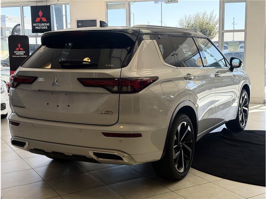 Used 2025 Mitsubishi Outlander 4WD Plug-In Hybrid image 5