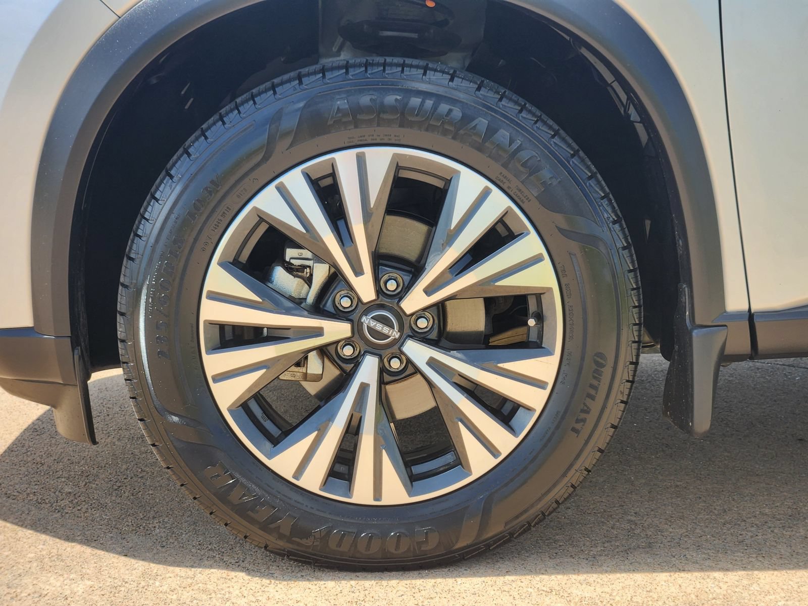 Used 2023 Nissan Rogue SV FWD image 14