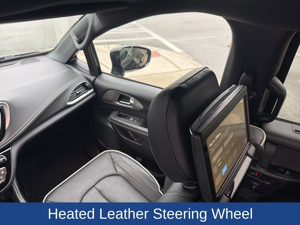 Used 2023 Chrysler Pacifica Limited w/ Uconnect Theater Family Group image 21