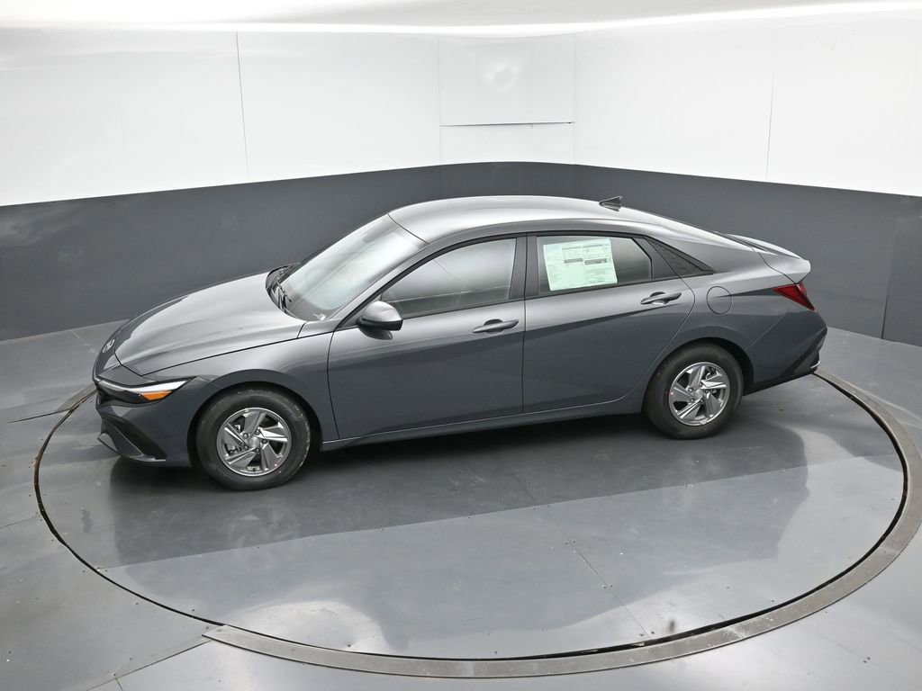 New 2026 Hyundai Elantra SE FWD image 18