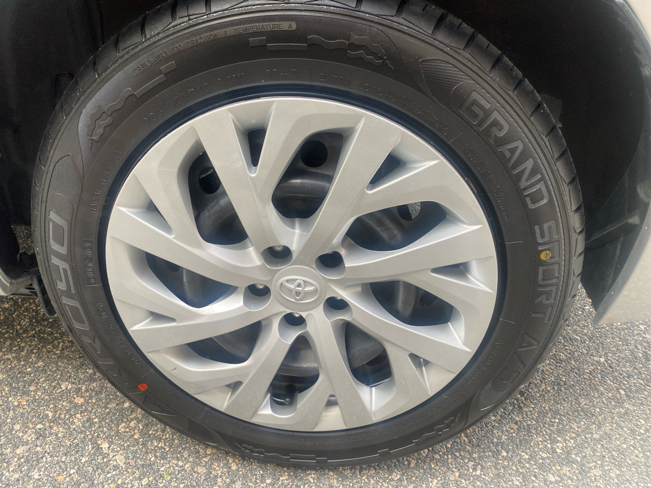 Used 2018 Toyota Corolla LE image 31