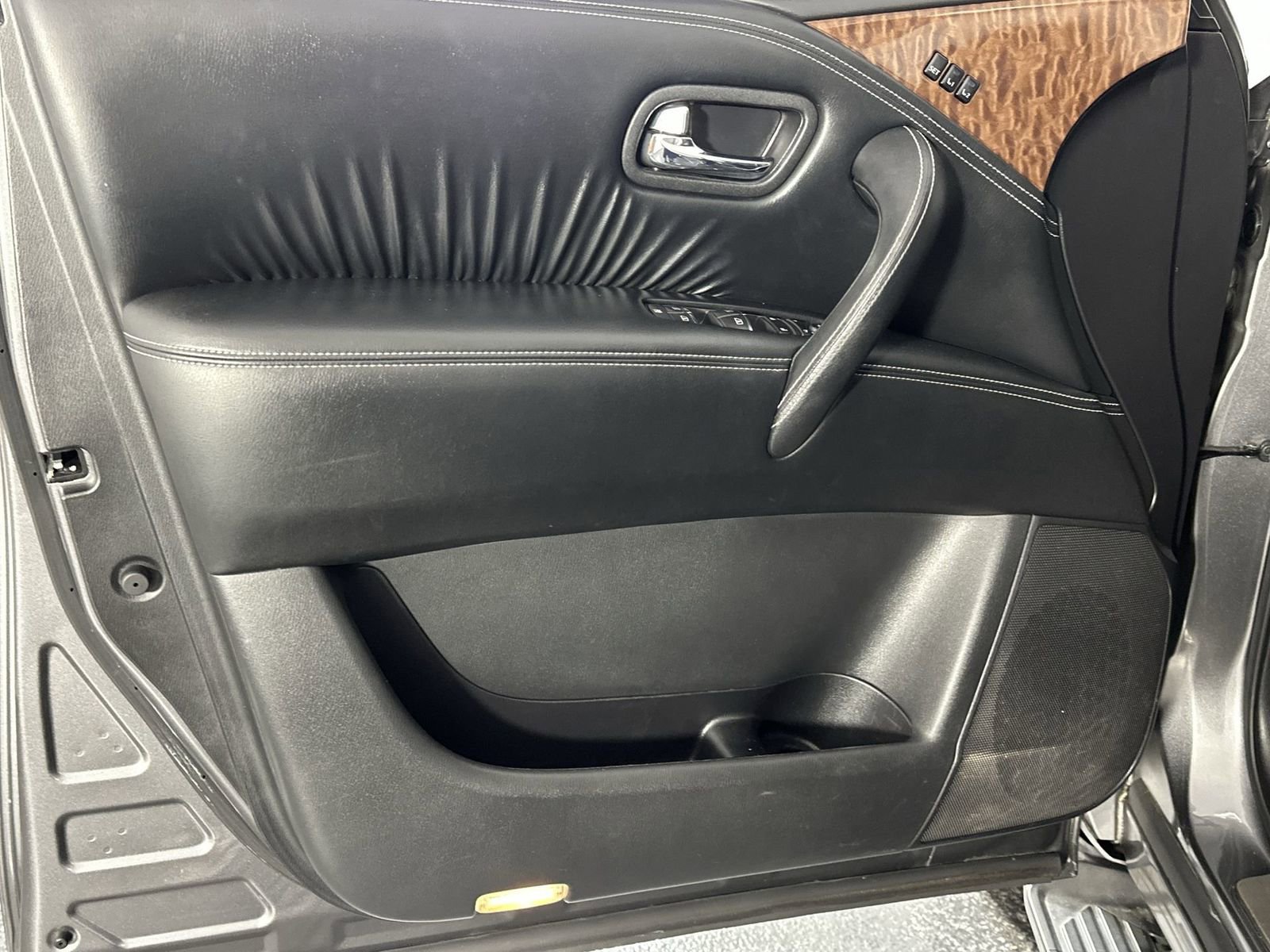 Used 2020 Nissan Armada SL RWD image 28