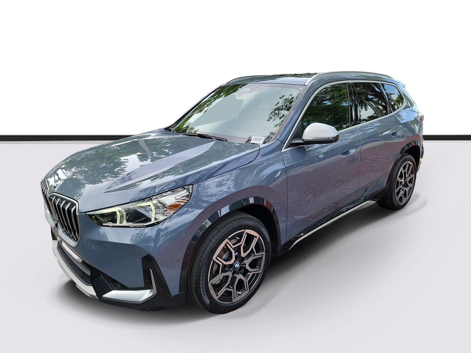 Used 2024 BMW X1 xDrive28i AWD/4WD image 2