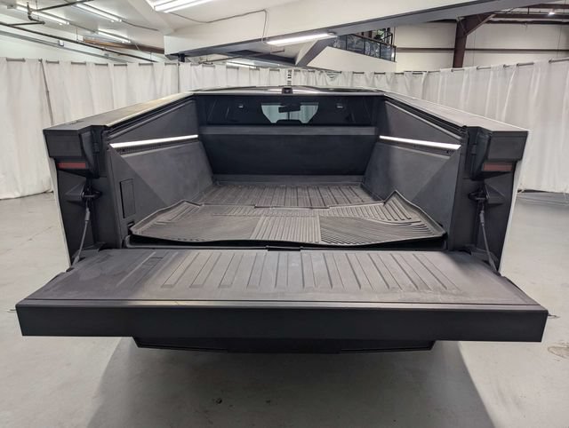 Used 2025 Tesla Cybertruck AWD Crew Cab image 26