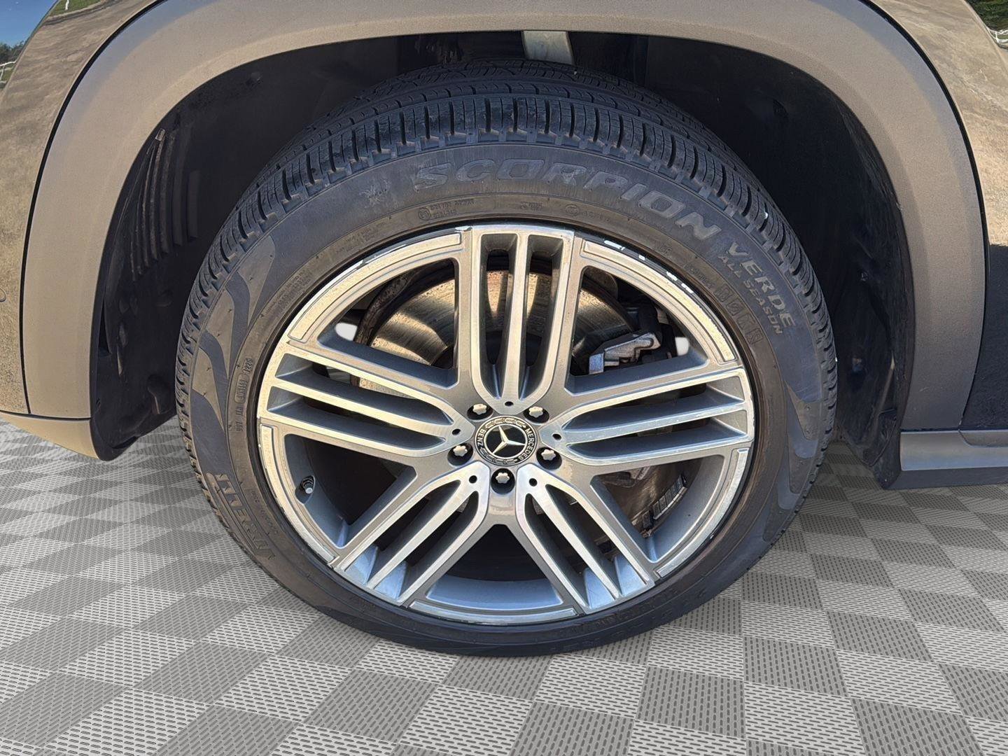 Used 2024 Mercedes-Benz GLS 450 4MATIC image 9