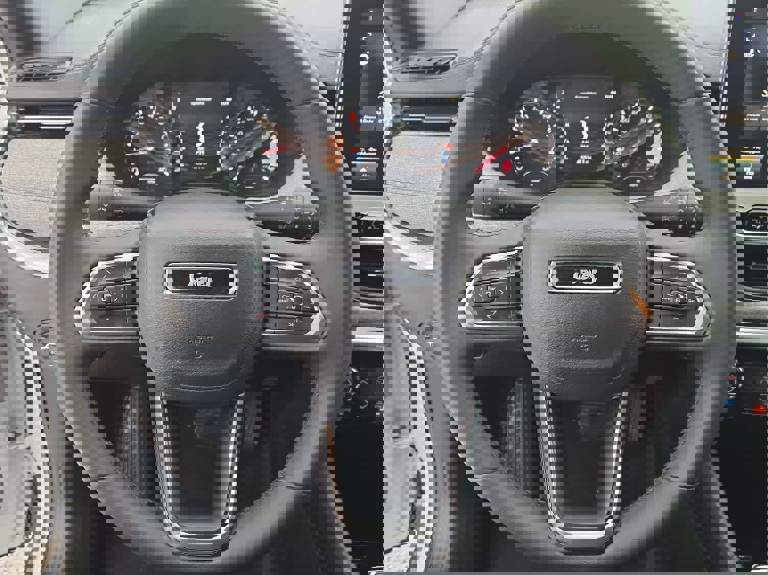 Used 2024 Jeep Compass Latitude image 28