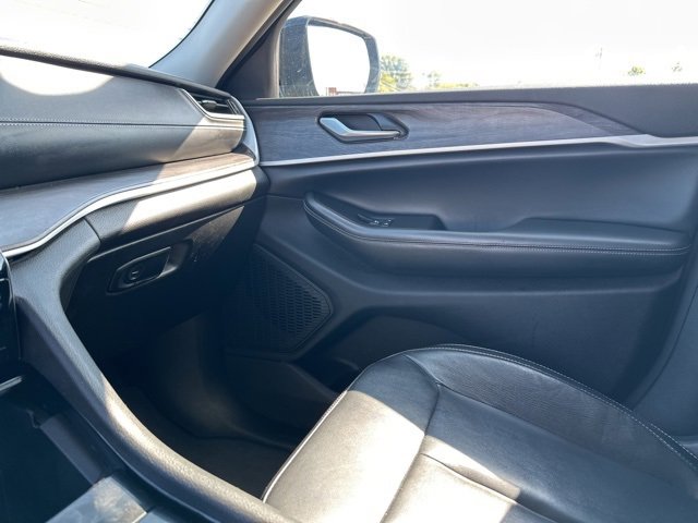 Used 2023 Jeep Grand Cherokee Limited w/ Black Appearance Package image 38