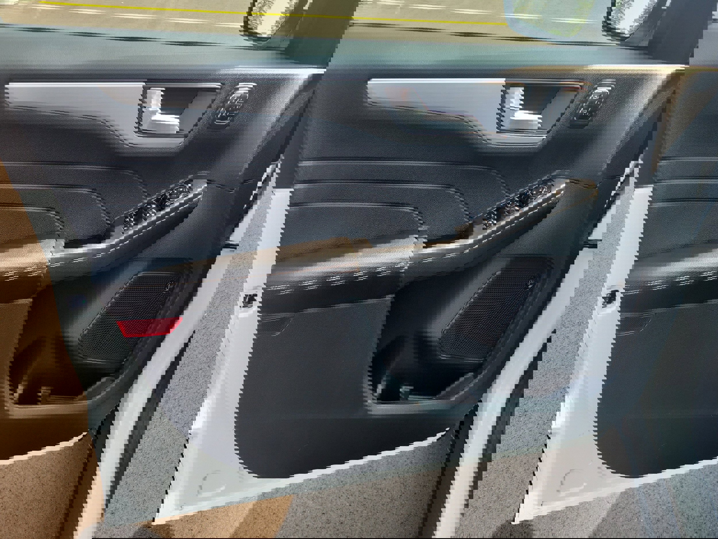 Used 2023 Ford Escape Platinum w/ Premium Technology Package image 16