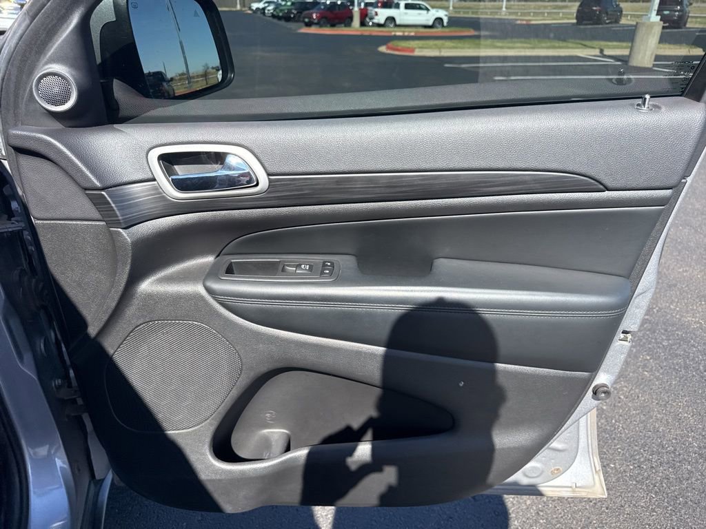 Used 2021 Jeep Grand Cherokee Laredo AWD/4WD image 32