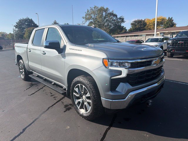 Used 2025 Chevrolet Silverado 1500 LT AWD/4WD image 4