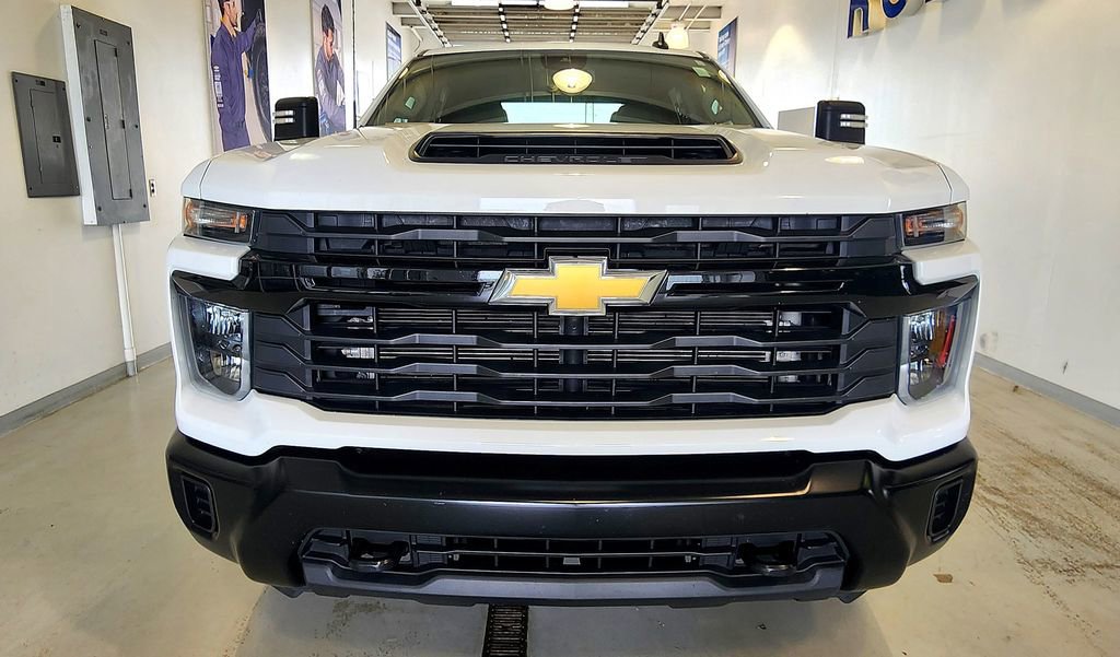 Used 2024 Chevrolet Silverado 3500 W/T AWD/4WD image 3