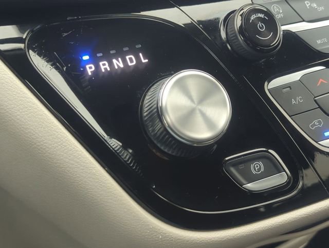 Used 2024 Chrysler Pacifica Touring-L image 20