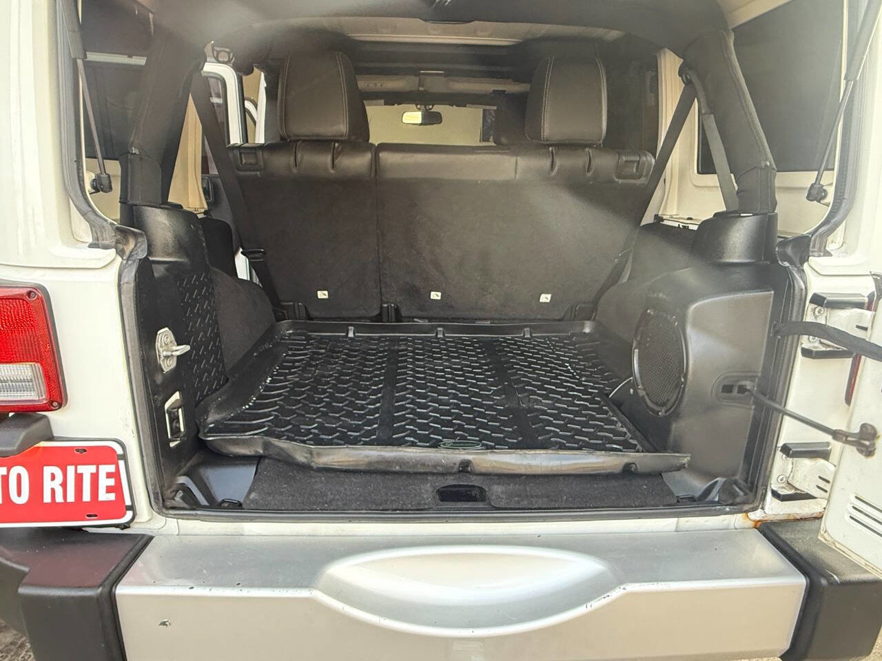 Used 2013 Jeep Wrangler Unlimited Sahara w/ Connectivity Group image 9