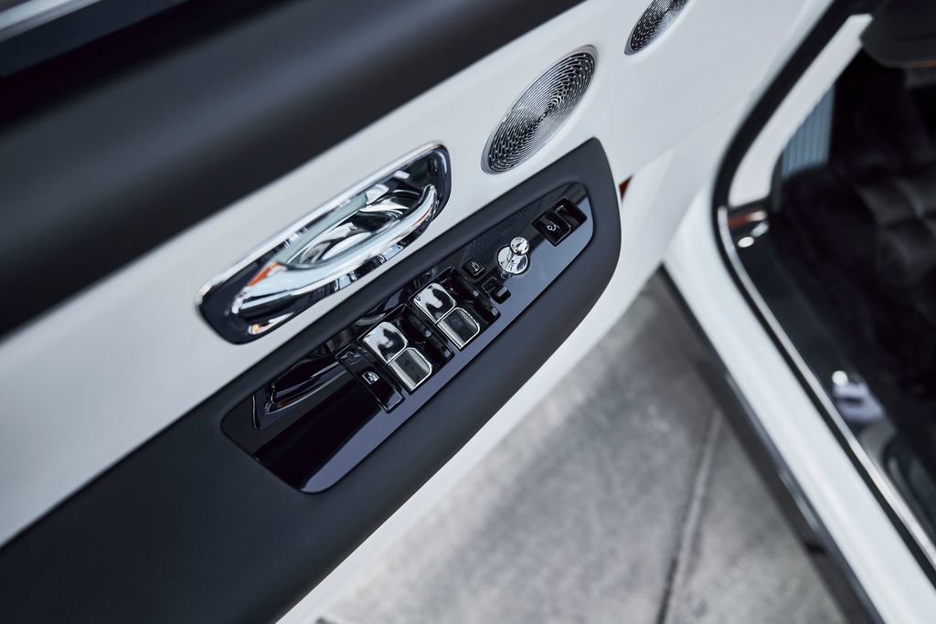 Used 2026 Rolls-Royce Cullinan AWD/4WD image 38