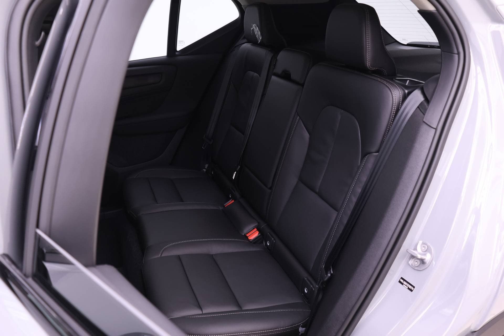 New 2026 Volvo XC40 B5 Plus w/ Protection Package Premier AWD/4WD image 11